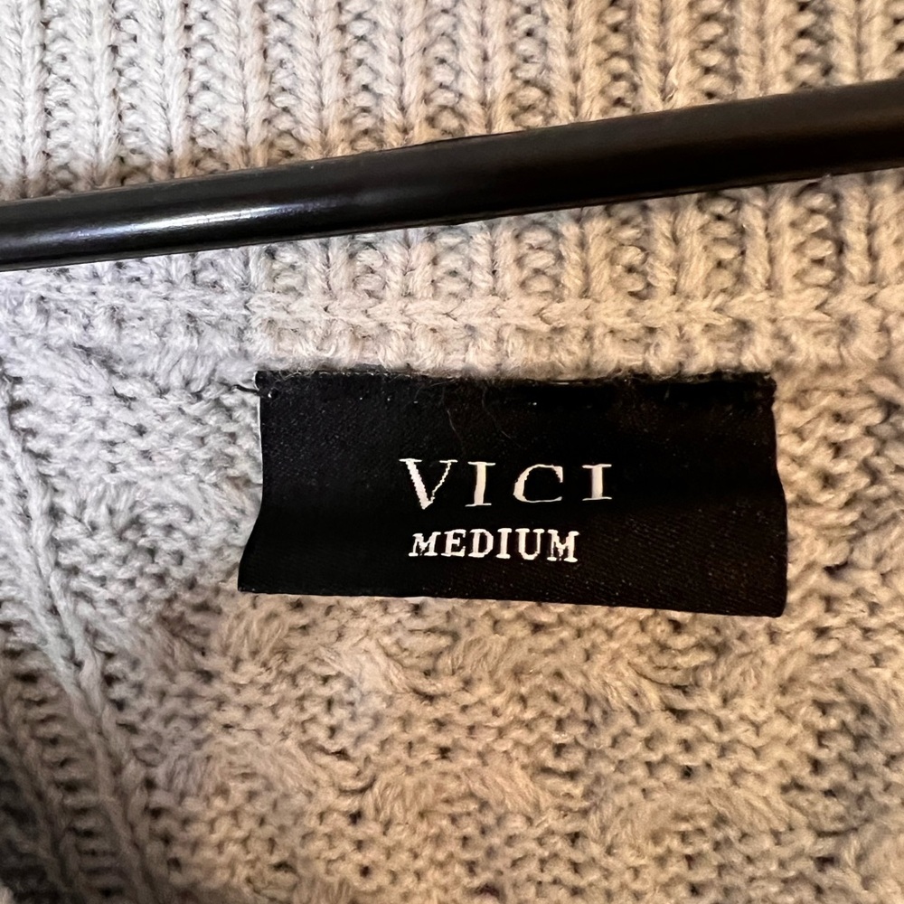 Pre-loved Vici Back Tie V-Neck Cable Sweater - Picture 3 of 3